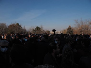 Ermenistan başbakanı Nikol Paşinyan önderliğindeki Yas Yürüyüşü, 19 Aralık 2020 'de vatanları Artsakh Cumhuriyeti' ni Azero-Türkçe terörizmden korumaya çalışırken ölenleri anmak için düzenlendi.