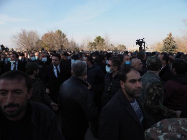 Ermenistan başbakanı Nikol Paşinyan önderliğindeki Yas Yürüyüşü, 19 Aralık 2020 'de vatanları Artsakh Cumhuriyeti' ni Azero-Türkçe terörizmden korumaya çalışırken ölenleri anmak için düzenlendi.