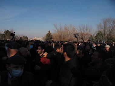 Ermenistan başbakanı Nikol Paşinyan önderliğindeki Yas Yürüyüşü, 19 Aralık 2020 'de vatanları Artsakh Cumhuriyeti' ni Azero-Türkçe terörizmden korumaya çalışırken ölenleri anmak için düzenlendi.
