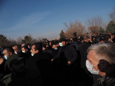Ermenistan başbakanı Nikol Paşinyan önderliğindeki Yas Yürüyüşü, 19 Aralık 2020 'de vatanları Artsakh Cumhuriyeti' ni Azero-Türkçe terörizmden korumaya çalışırken ölenleri anmak için düzenlendi.