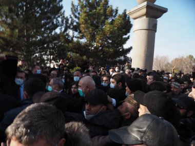 Ermenistan başbakanı Nikol Paşinyan önderliğindeki Yas Yürüyüşü, 19 Aralık 2020 'de vatanları Artsakh Cumhuriyeti' ni Azero-Türkçe terörizmden korumaya çalışırken ölenleri anmak için düzenlendi.