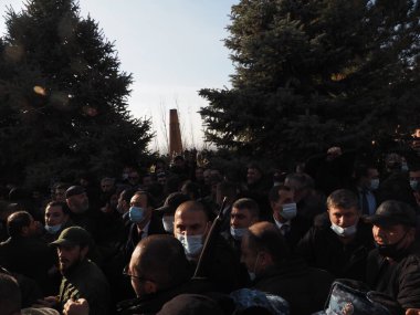 Ermenistan başbakanı Nikol Paşinyan önderliğindeki Yas Yürüyüşü, 19 Aralık 2020 'de vatanları Artsakh Cumhuriyeti' ni Azero-Türkçe terörizmden korumaya çalışırken ölenleri anmak için düzenlendi.