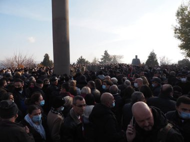 Ermenistan başbakanı Nikol Paşinyan önderliğindeki Yas Yürüyüşü, 19 Aralık 2020 'de vatanları Artsakh Cumhuriyeti' ni Azero-Türkçe terörizmden korumaya çalışırken ölenleri anmak için düzenlendi.