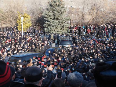 Ermenistan başbakanı Nikol Paşinyan önderliğindeki Yas Yürüyüşü, 19 Aralık 2020 'de vatanları Artsakh Cumhuriyeti' ni Azero-Türkçe terörizmden korumaya çalışırken ölenleri anmak için düzenlendi.