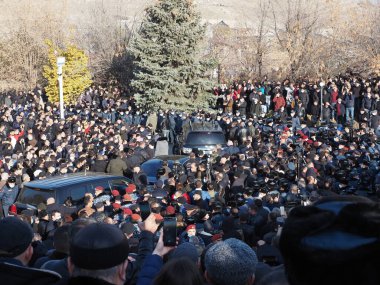 Ermenistan başbakanı Nikol Paşinyan önderliğindeki Yas Yürüyüşü, 19 Aralık 2020 'de vatanları Artsakh Cumhuriyeti' ni Azero-Türkçe terörizmden korumaya çalışırken ölenleri anmak için düzenlendi.