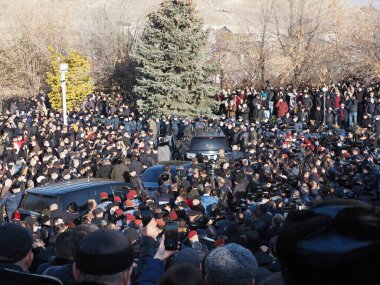 Ermenistan başbakanı Nikol Paşinyan önderliğindeki Yas Yürüyüşü, 19 Aralık 2020 'de vatanları Artsakh Cumhuriyeti' ni Azero-Türkçe terörizmden korumaya çalışırken ölenleri anmak için düzenlendi.