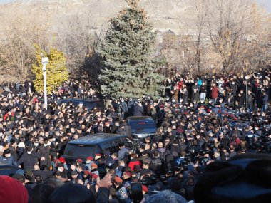 Ermenistan başbakanı Nikol Paşinyan önderliğindeki Yas Yürüyüşü, 19 Aralık 2020 'de vatanları Artsakh Cumhuriyeti' ni Azero-Türkçe terörizmden korumaya çalışırken ölenleri anmak için düzenlendi.