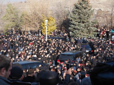 Ermenistan başbakanı Nikol Paşinyan önderliğindeki Yas Yürüyüşü, 19 Aralık 2020 'de vatanları Artsakh Cumhuriyeti' ni Azero-Türkçe terörizmden korumaya çalışırken ölenleri anmak için düzenlendi.
