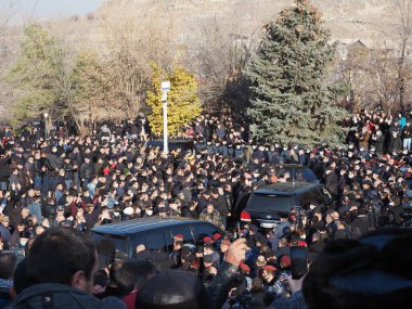 Ermenistan başbakanı Nikol Paşinyan önderliğindeki Yas Yürüyüşü, 19 Aralık 2020 'de vatanları Artsakh Cumhuriyeti' ni Azero-Türkçe terörizmden korumaya çalışırken ölenleri anmak için düzenlendi.