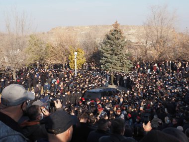 Ermenistan başbakanı Nikol Paşinyan önderliğindeki Yas Yürüyüşü, 19 Aralık 2020 'de vatanları Artsakh Cumhuriyeti' ni Azero-Türkçe terörizmden korumaya çalışırken ölenleri anmak için düzenlendi.