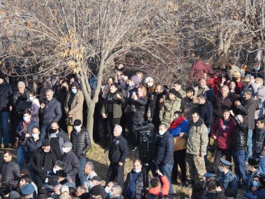 Ermenistan başbakanı Nikol Paşinyan önderliğindeki Yas Yürüyüşü, 19 Aralık 2020 'de vatanları Artsakh Cumhuriyeti' ni Azero-Türkçe terörizmden korumaya çalışırken ölenleri anmak için düzenlendi.