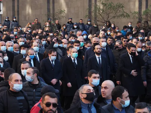 アルメニアのニコル パニンヤン首相が率いる追悼の行進は 故郷であるアゼロ トルコテロからの芸術共和国の保護の間に落ちた人々を記念して 2020年12月19日 — ストック写真