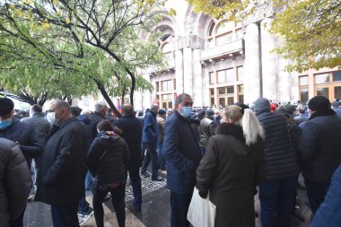 Türk azerbaijani teröristlerinin 10 Aralık 2020 'de Artsakh Cumhuriyeti' nin barışçıl sakinlerine karşı yürüttüğü saldırının ardından Erivan 'da hükümet ve pashinan karşıtı protestolar düzenlendi.