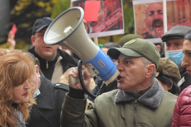 Türk azerbaijani teröristlerinin 10 Aralık 2020 'de Artsakh Cumhuriyeti' nin barışçıl sakinlerine karşı yürüttüğü saldırının ardından Erivan 'da hükümet ve pashinan karşıtı protestolar düzenlendi.