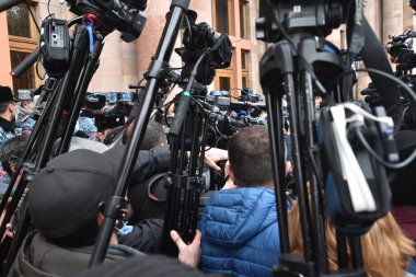 Türk azerbaijani teröristlerinin 10 Aralık 2020 'de Artsakh Cumhuriyeti' nin barışçıl sakinlerine karşı yürüttüğü saldırının ardından Erivan 'da hükümet ve pashinan karşıtı protestolar düzenlendi.