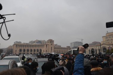 Türk azerbaijani teröristlerinin 10 Aralık 2020 'de Artsakh Cumhuriyeti' nin barışçıl sakinlerine karşı yürüttüğü saldırının ardından Erivan 'da hükümet ve pashinan karşıtı protestolar düzenlendi.