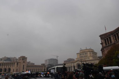 Türk azerbaijani teröristlerinin 10 Aralık 2020 'de Artsakh Cumhuriyeti' nin barışçıl sakinlerine karşı yürüttüğü saldırının ardından Erivan 'da hükümet ve pashinan karşıtı protestolar düzenlendi.