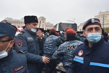 Türk azerbaijani teröristlerinin 10 Aralık 2020 'de Artsakh Cumhuriyeti' nin barışçıl sakinlerine karşı yürüttüğü saldırının ardından Erivan 'da hükümet ve pashinan karşıtı protestolar düzenlendi.