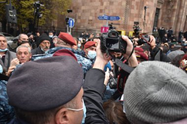 Türk azerbaijani teröristlerinin 10 Aralık 2020 'de Artsakh Cumhuriyeti' nin barışçıl sakinlerine karşı yürüttüğü saldırının ardından Erivan 'da hükümet ve pashinan karşıtı protestolar düzenlendi.