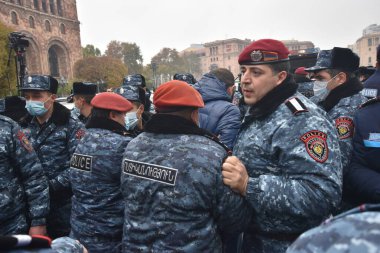 Türk azerbaijani teröristlerinin 10 Aralık 2020 'de Artsakh Cumhuriyeti' nin barışçıl sakinlerine karşı yürüttüğü saldırının ardından Erivan 'da hükümet ve pashinan karşıtı protestolar düzenlendi.