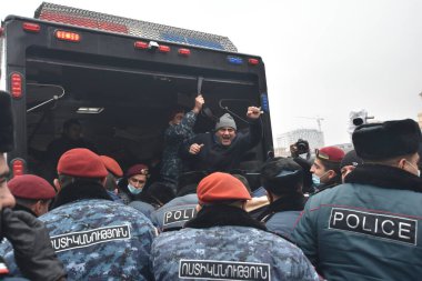 Türk azerbaijani teröristlerinin 10 Aralık 2020 'de Artsakh Cumhuriyeti' nin barışçıl sakinlerine karşı yürüttüğü saldırının ardından Erivan 'da hükümet ve pashinan karşıtı protestolar düzenlendi.