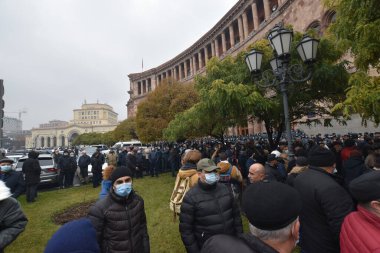 Türk azerbaijani teröristlerinin 10 Aralık 2020 'de Artsakh Cumhuriyeti' nin barışçıl sakinlerine karşı yürüttüğü saldırının ardından Erivan 'da hükümet ve pashinan karşıtı protestolar düzenlendi.