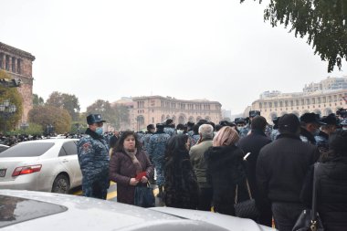 Türk azerbaijani teröristlerinin 10 Aralık 2020 'de Artsakh Cumhuriyeti' nin barışçıl sakinlerine karşı yürüttüğü saldırının ardından Erivan 'da hükümet ve pashinan karşıtı protestolar düzenlendi.