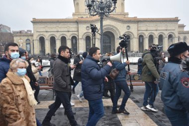 Türk azerbaijani teröristlerinin 10 Aralık 2020 'de Artsakh Cumhuriyeti' nin barışçıl sakinlerine karşı yürüttüğü saldırının ardından Erivan 'da hükümet ve pashinan karşıtı protestolar düzenlendi.