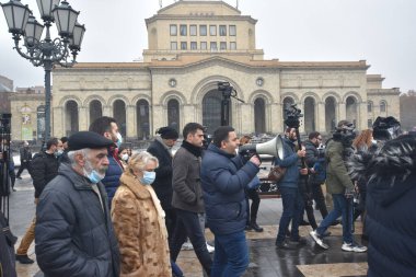 Türk azerbaijani teröristlerinin 10 Aralık 2020 'de Artsakh Cumhuriyeti' nin barışçıl sakinlerine karşı yürüttüğü saldırının ardından Erivan 'da hükümet ve pashinan karşıtı protestolar düzenlendi.