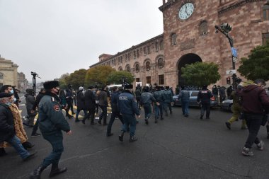 Türk azerbaijani teröristlerinin 10 Aralık 2020 'de Artsakh Cumhuriyeti' nin barışçıl sakinlerine karşı yürüttüğü saldırının ardından Erivan 'da hükümet ve pashinan karşıtı protestolar düzenlendi.