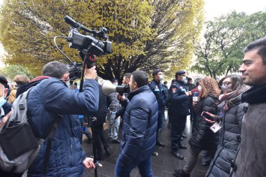 Türk azerbaijani teröristlerinin 10 Aralık 2020 'de Artsakh Cumhuriyeti' nin barışçıl sakinlerine karşı yürüttüğü saldırının ardından Erivan 'da hükümet ve pashinan karşıtı protestolar düzenlendi.