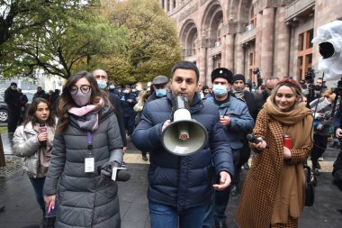 Türk azerbaijani teröristlerinin 10 Aralık 2020 'de Artsakh Cumhuriyeti' nin barışçıl sakinlerine karşı yürüttüğü saldırının ardından Erivan 'da hükümet ve pashinan karşıtı protestolar düzenlendi.