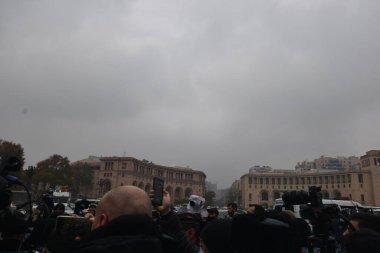 Türk azerbaijani teröristlerinin 10 Aralık 2020 'de Artsakh Cumhuriyeti' nin barışçıl sakinlerine karşı yürüttüğü saldırının ardından Erivan 'da hükümet ve pashinan karşıtı protestolar düzenlendi.