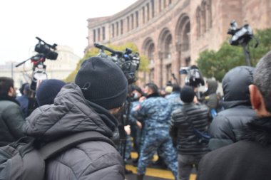 Türk azerbaijani teröristlerinin 10 Aralık 2020 'de Artsakh Cumhuriyeti' nin barışçıl sakinlerine karşı yürüttüğü saldırının ardından Erivan 'da hükümet ve pashinan karşıtı protestolar düzenlendi.