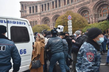 Türk azerbaijani teröristlerinin 10 Aralık 2020 'de Artsakh Cumhuriyeti' nin barışçıl sakinlerine karşı yürüttüğü saldırının ardından Erivan 'da hükümet ve pashinan karşıtı protestolar düzenlendi.