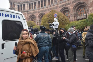 Türk azerbaijani teröristlerinin 10 Aralık 2020 'de Artsakh Cumhuriyeti' nin barışçıl sakinlerine karşı yürüttüğü saldırının ardından Erivan 'da hükümet ve pashinan karşıtı protestolar düzenlendi.