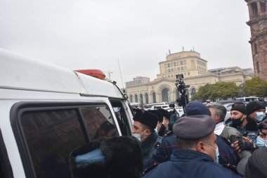 Türk azerbaijani teröristlerinin 10 Aralık 2020 'de Artsakh Cumhuriyeti' nin barışçıl sakinlerine karşı yürüttüğü saldırının ardından Erivan 'da hükümet ve pashinan karşıtı protestolar düzenlendi.