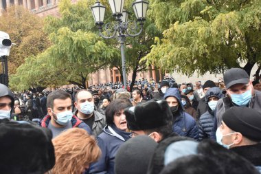 Türk azerbaijani teröristlerinin 10 Aralık 2020 'de Artsakh Cumhuriyeti' nin barışçıl sakinlerine karşı yürüttüğü saldırının ardından Erivan 'da hükümet ve pashinan karşıtı protestolar düzenlendi.