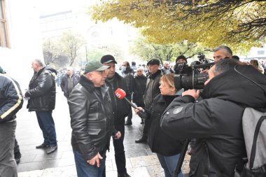 Türk azerbaijani teröristlerinin 10 Aralık 2020 'de Artsakh Cumhuriyeti' nin barışçıl sakinlerine karşı yürüttüğü saldırının ardından Erivan 'da hükümet ve pashinan karşıtı protestolar düzenlendi.