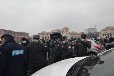 Türk azerbaijani teröristlerinin 10 Aralık 2020 'de Artsakh Cumhuriyeti' nin barışçıl sakinlerine karşı yürüttüğü saldırının ardından Erivan 'da hükümet ve pashinan karşıtı protestolar düzenlendi.