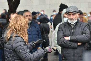 Türk azerbaijani teröristlerinin 10 Aralık 2020 'de Artsakh Cumhuriyeti' nin barışçıl sakinlerine karşı yürüttüğü saldırının ardından Erivan 'da hükümet ve pashinan karşıtı protestolar düzenlendi.