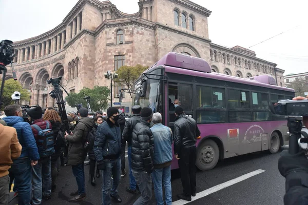 Türk azerbaijani teröristlerinin 10 Aralık 2020 'de Artsakh Cumhuriyeti' nin barışçıl sakinlerine karşı yürüttüğü saldırının ardından Erivan 'da hükümet ve pashinan karşıtı protestolar düzenlendi.