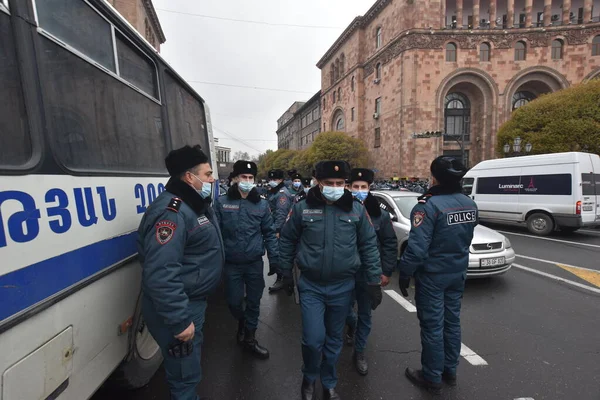 Türk azerbaijani teröristlerinin 10 Aralık 2020 'de Artsakh Cumhuriyeti' nin barışçıl sakinlerine karşı yürüttüğü saldırının ardından Erivan 'da hükümet ve pashinan karşıtı protestolar düzenlendi.