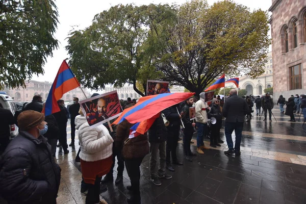 Türk azerbaijani teröristlerinin 10 Aralık 2020 'de Artsakh Cumhuriyeti' nin barışçıl sakinlerine karşı yürüttüğü saldırının ardından Erivan 'da hükümet ve pashinan karşıtı protestolar düzenlendi.