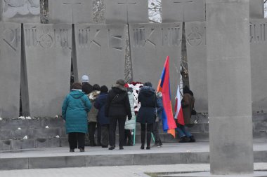 Yelablur Savaş Anıt Kompleksi, Erivan, Ermenistan, 27 Eylül 2020 'de Azerbaycan Türk terörünün başlattığı Nagorno-Karabağ' daki (Artsakh) son savaş da dahil olmak üzere Ermenilerin savaşlarında ölenlerin anısına düzenlendi.