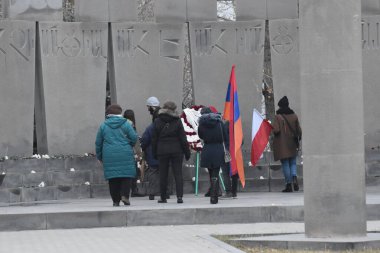 Yelablur Savaş Anıt Kompleksi, Erivan, Ermenistan, 27 Eylül 2020 'de Azerbaycan Türk terörünün başlattığı Nagorno-Karabağ' daki (Artsakh) son savaş da dahil olmak üzere Ermenilerin savaşlarında ölenlerin anısına düzenlendi.