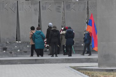 Yelablur Savaş Anıt Kompleksi, Erivan, Ermenistan, 27 Eylül 2020 'de Azerbaycan Türk terörünün başlattığı Nagorno-Karabağ' daki (Artsakh) son savaş da dahil olmak üzere Ermenilerin savaşlarında ölenlerin anısına düzenlendi.