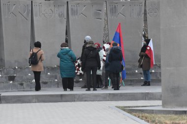 Yelablur Savaş Anıt Kompleksi, Erivan, Ermenistan, 27 Eylül 2020 'de Azerbaycan Türk terörünün başlattığı Nagorno-Karabağ' daki (Artsakh) son savaş da dahil olmak üzere Ermenilerin savaşlarında ölenlerin anısına düzenlendi.