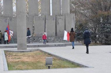 Yelablur Savaş Anıt Kompleksi, Erivan, Ermenistan, 27 Eylül 2020 'de Azerbaycan Türk terörünün başlattığı Nagorno-Karabağ' daki (Artsakh) son savaş da dahil olmak üzere Ermenilerin savaşlarında ölenlerin anısına düzenlendi.