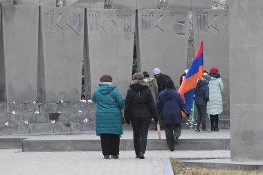 Yelablur Savaş Anıt Kompleksi, Erivan, Ermenistan, 27 Eylül 2020 'de Azerbaycan Türk terörünün başlattığı Nagorno-Karabağ' daki (Artsakh) son savaş da dahil olmak üzere Ermenilerin savaşlarında ölenlerin anısına düzenlendi.